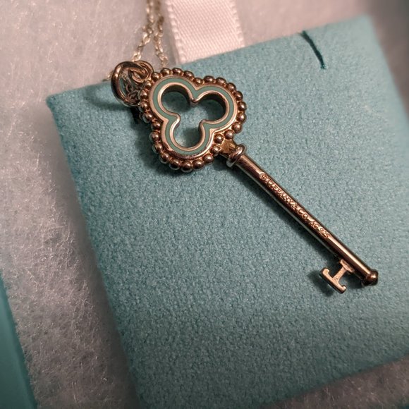 Tiffany Co. Keys beaded open trefoil key pendant, sterling silver, small, 16" - Picture 4 of 4
